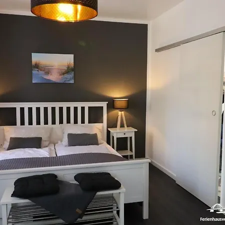 38 Weiße Am Schwanenteich Eg Links Ferienhaus