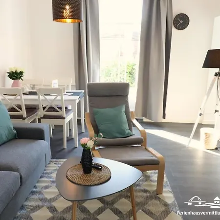 38 Weiße Am Schwanenteich Eg Links *